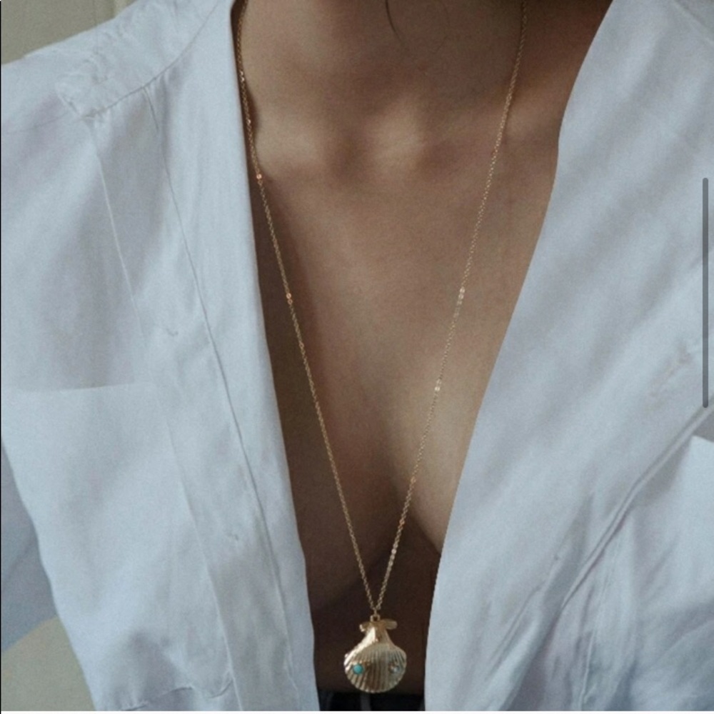 18k Gold Plated Shell Long Necklace With Stones - Picture 9 of 10